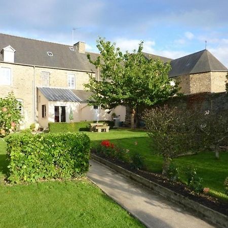 Maison D'Hotes Les Belles De Mai Pontorson Bagian luar foto